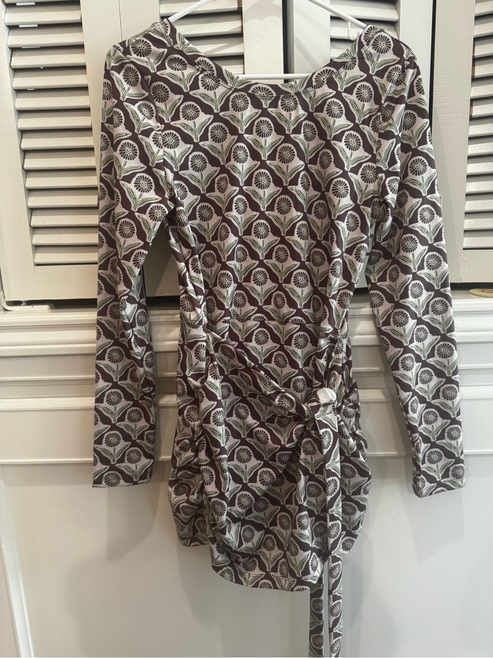 Long Sleeve Printed Tie-Waist Athletic Romper— Brown & Cream